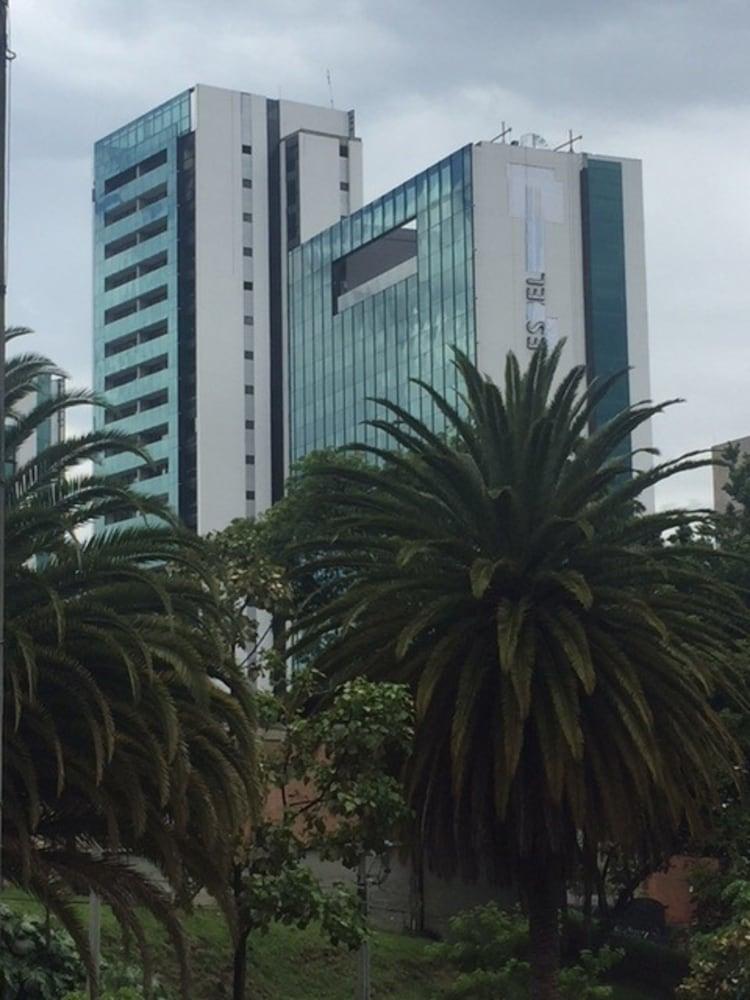 Hotel Estelar Square Medellin Exterior photo